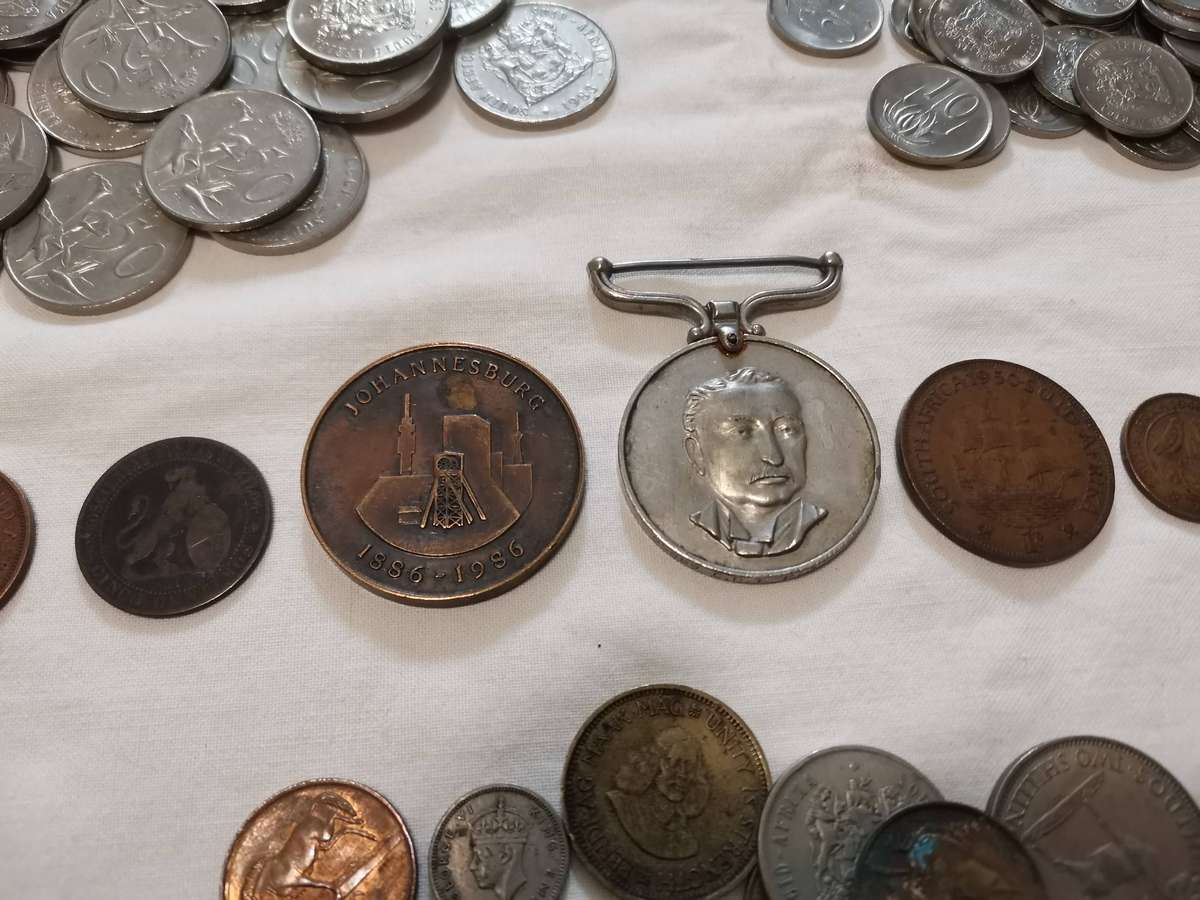 Huge lot of 638 coins deceased estate find