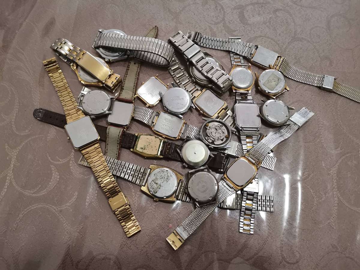 Lot of 21 gents watches part 3