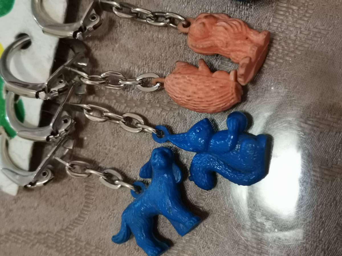 Lot of vintage keys and keyrings