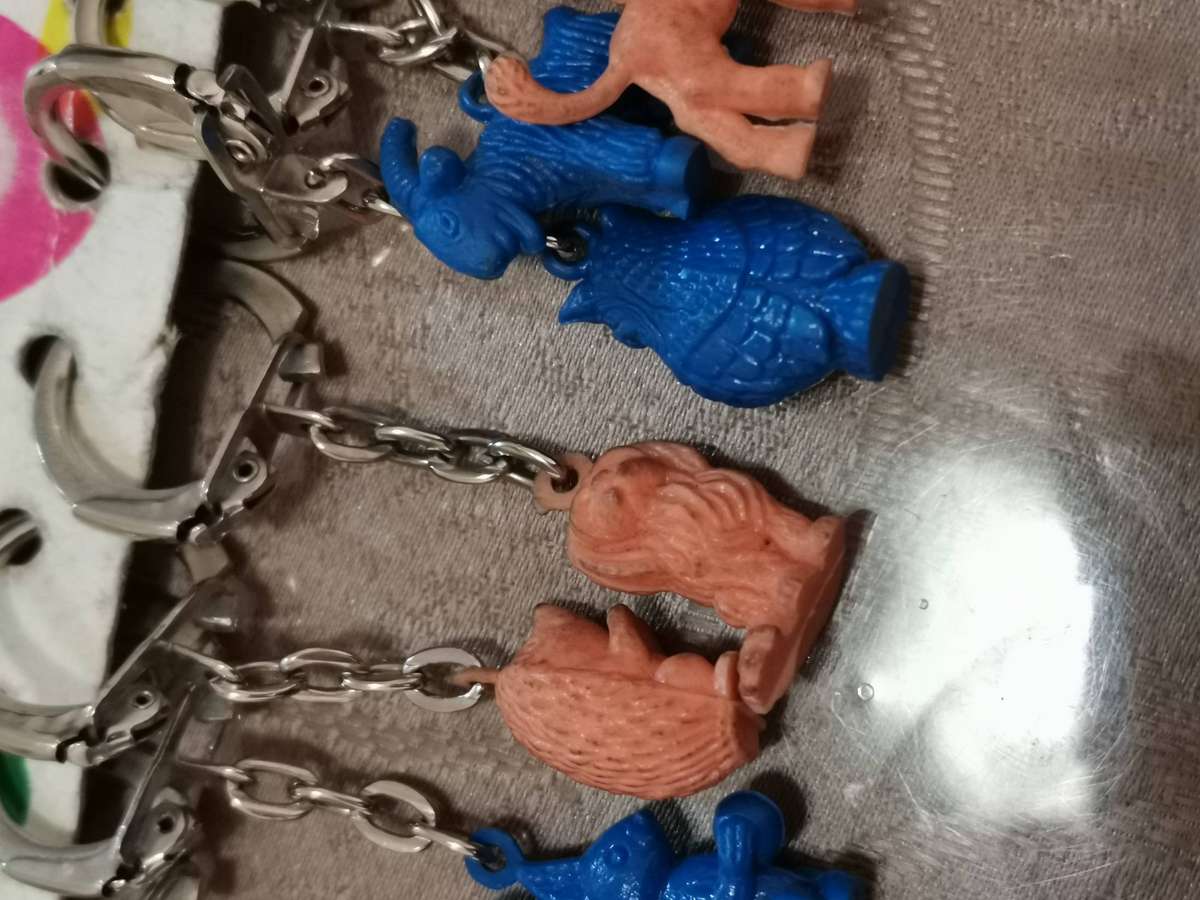 Lot of vintage keys and keyrings