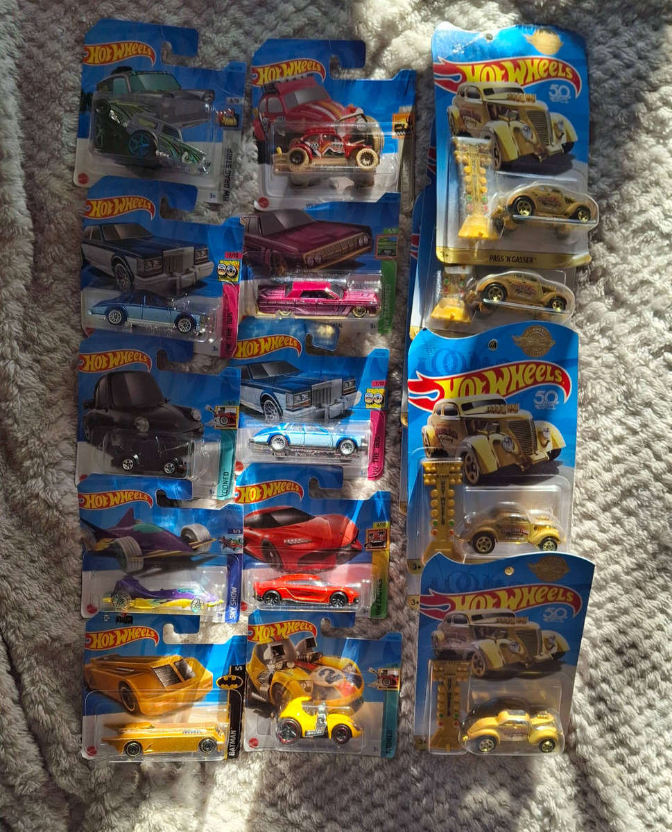 Hotwheels Lot of 17 new sealed
