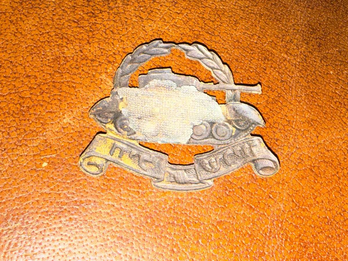 Cap/Beret badge - Israeli Armored Corps ( , Heil HaShiryon).