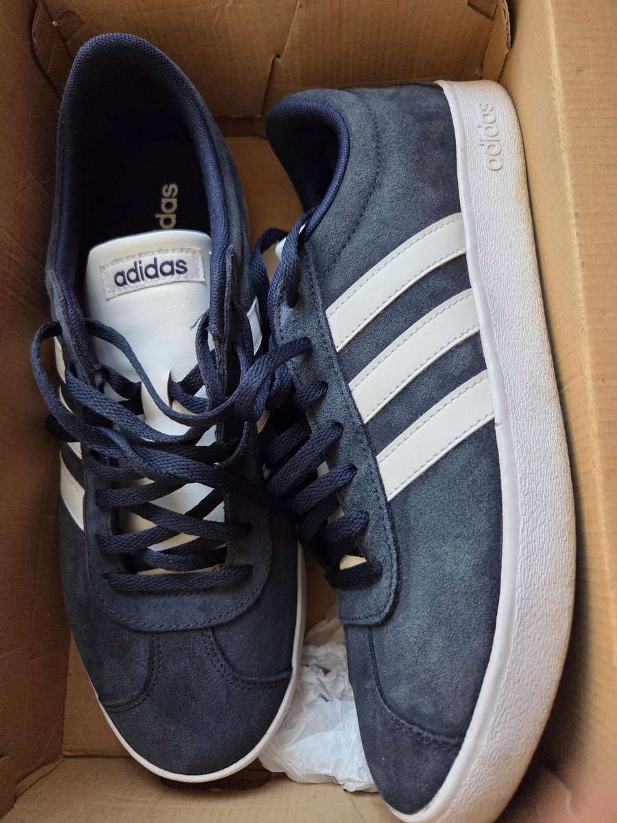 LIKE NEW ADIDAS