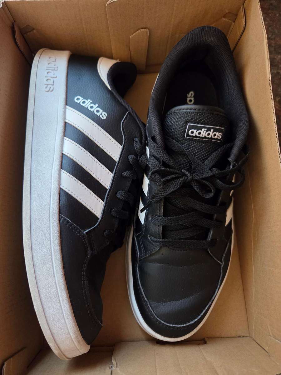 LIKE NEW ADIDAS