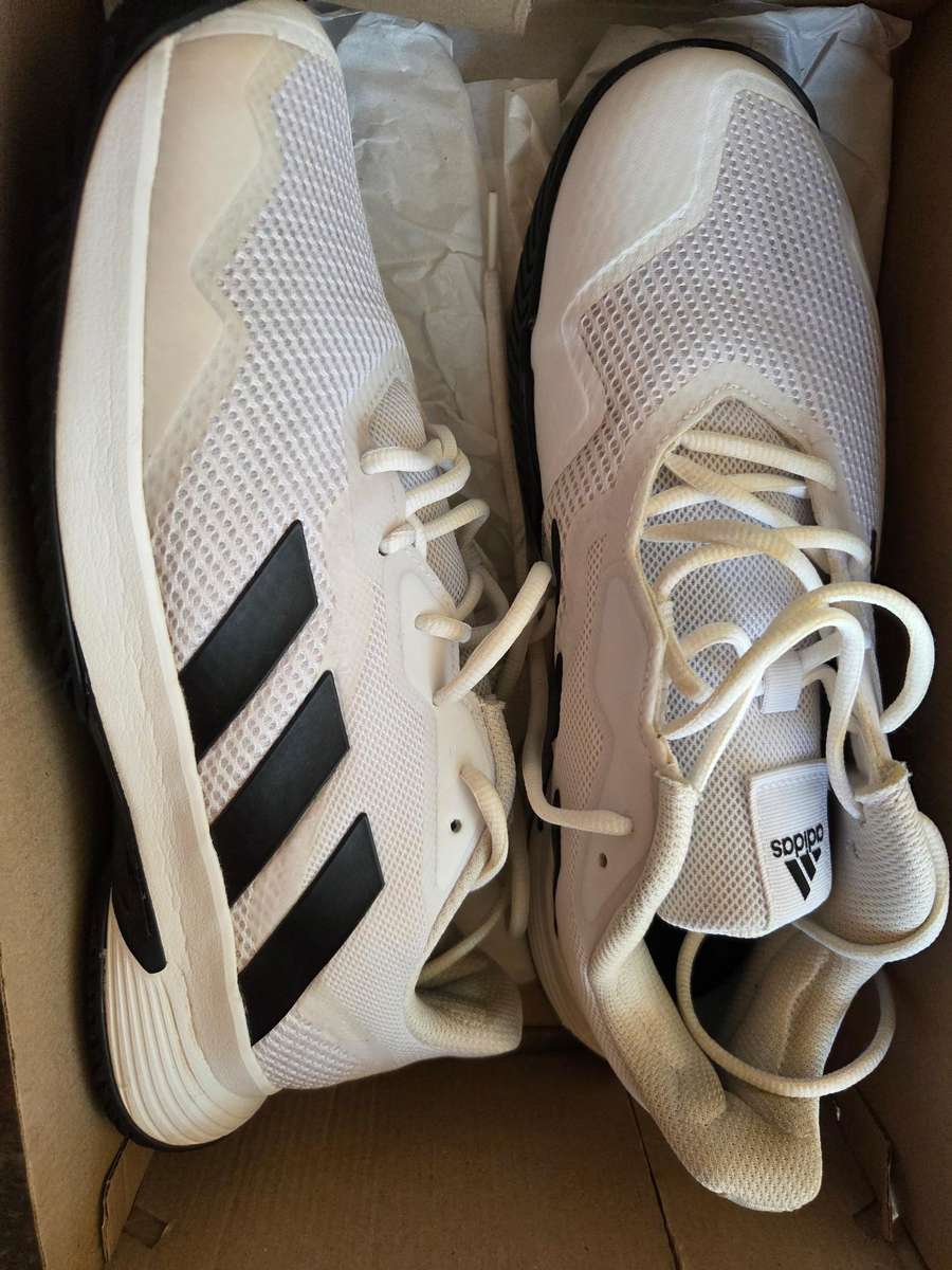 LIKE NEW ADIDAS
