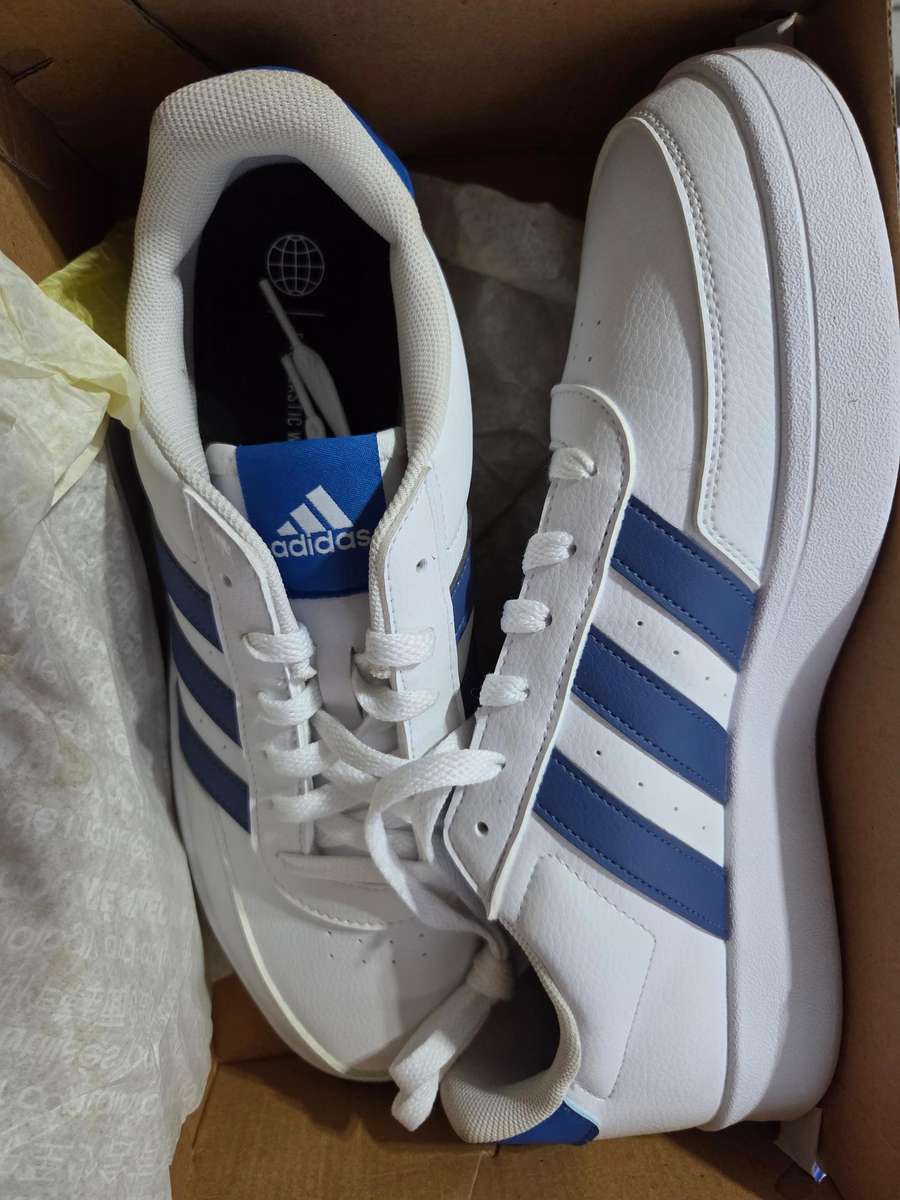 LATE ENTRY BRAND NEW ADIDAS