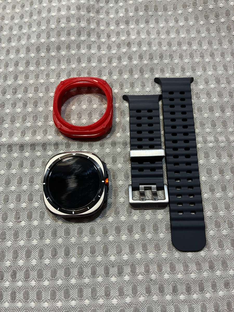 Samsung Galaxy Watch Ultra 47mm (LTE)  Titanium Grey (With Box & Extras!)