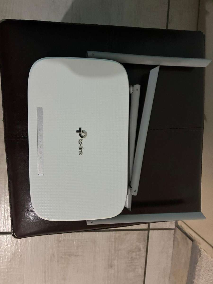 Lot 4 Routers and 1 UPS - 1 BID GETS ALL