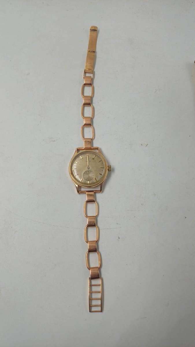 Vintage 14K Gold OMEGA Ladies Watch - in working condition!