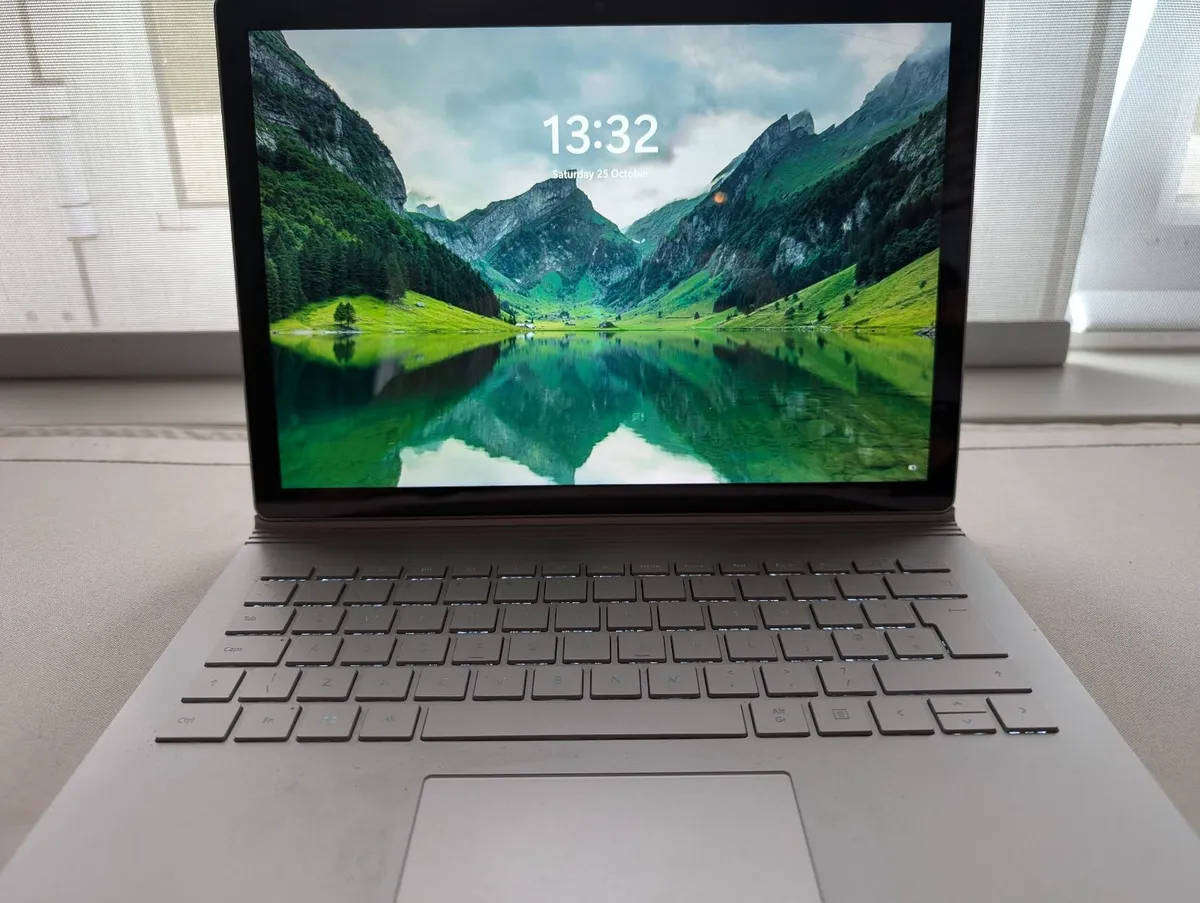 Microsoft 2-in-1 Surface Book 2 | i5-8350U 8GB | 256GB SSD | Win11 Pro | UK Keyboard | 13.5" Screen