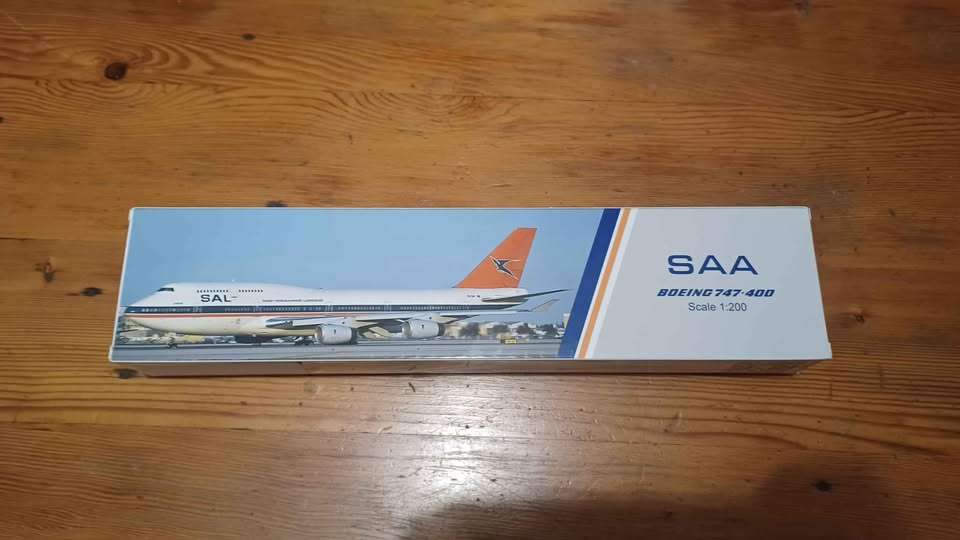 B747-400 SOUTH AFRICAN AIRWAYS ZS-SAV DURBAN ABS Plastic Snap-Fit Model Scale 1 / 200