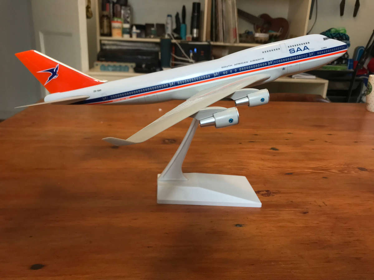 SAL 747/400 - ZS-SAV- Scale 1/200 Plastic Snapfit - New in Box