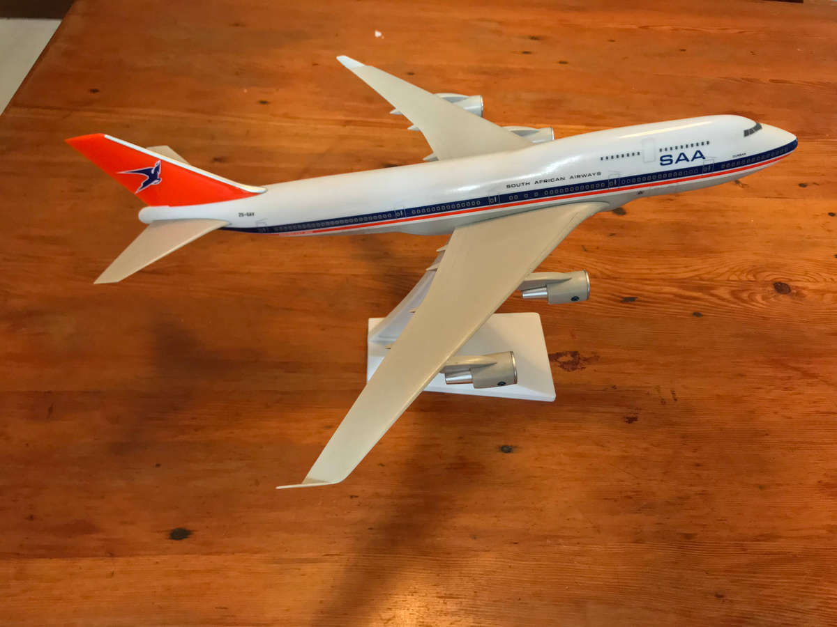 SAL 747/400 - ZS-SAV- Scale 1/200 Plastic Snapfit - New in Box