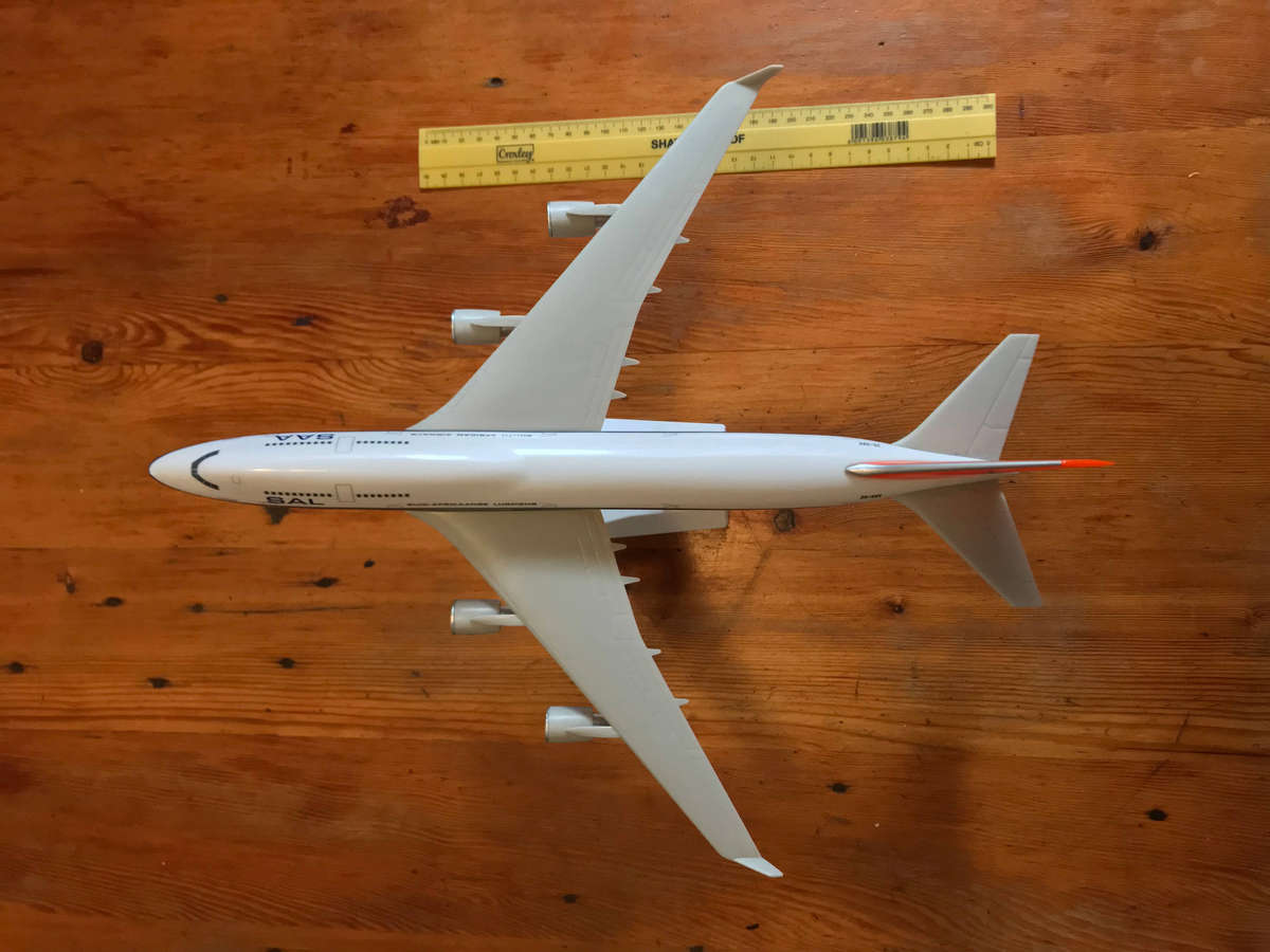 SAL 747/400 - ZS-SAV- Scale 1/200 Plastic Snapfit - New in Box