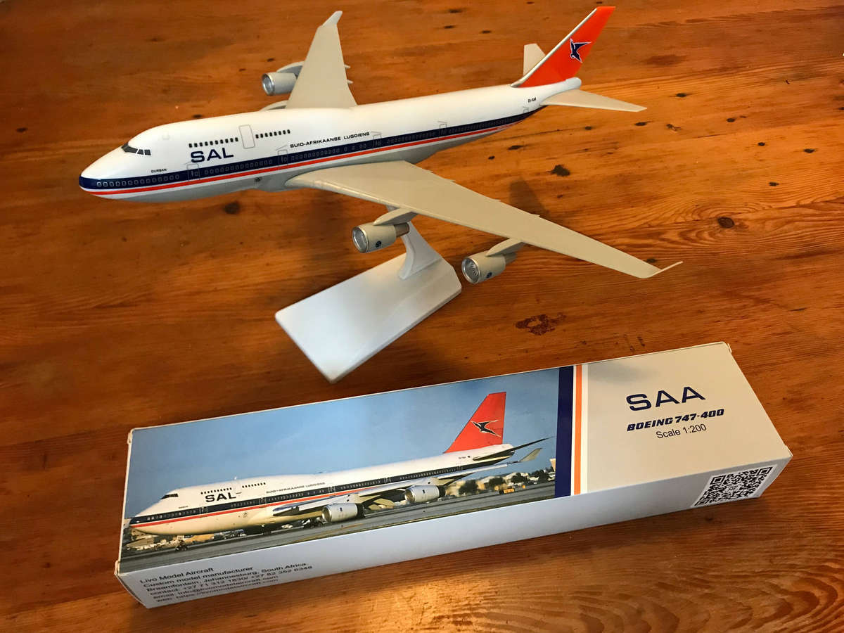 SAL 747/400 - ZS-SAV- Scale 1/200 Plastic Snapfit - New in Box