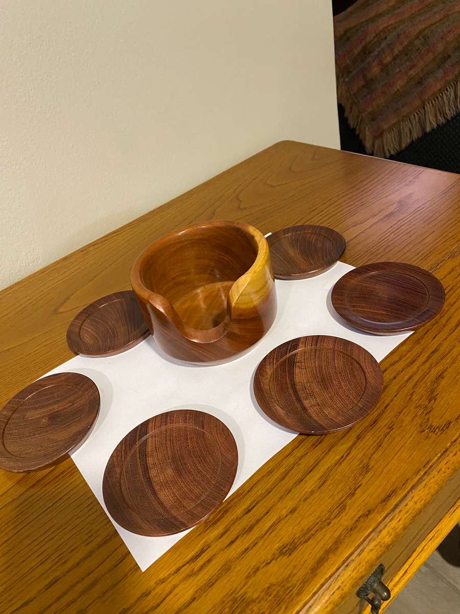 Solid wood coaster holder with 6 solid wood coasters