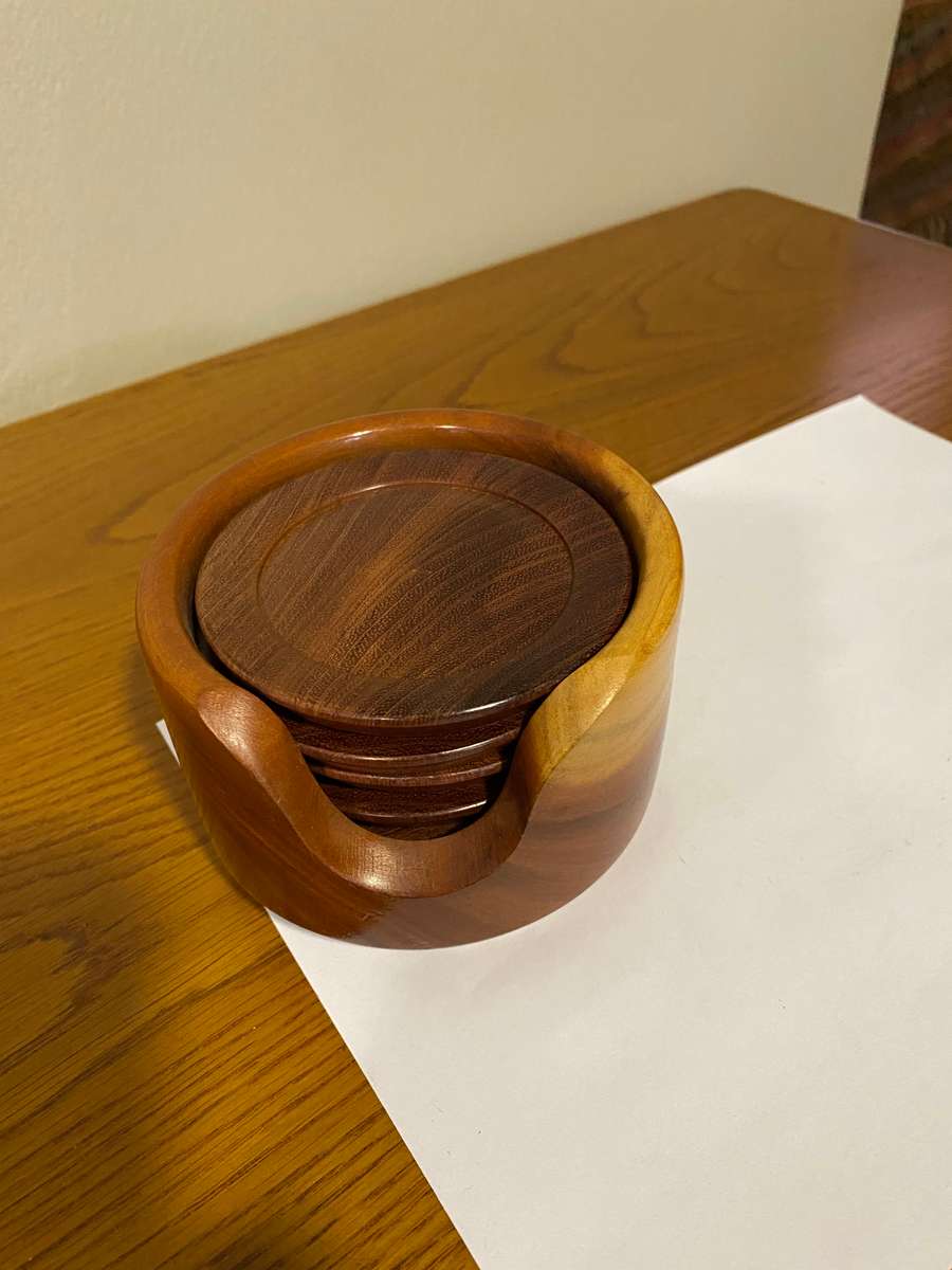 Solid wood coaster holder with 6 solid wood coasters