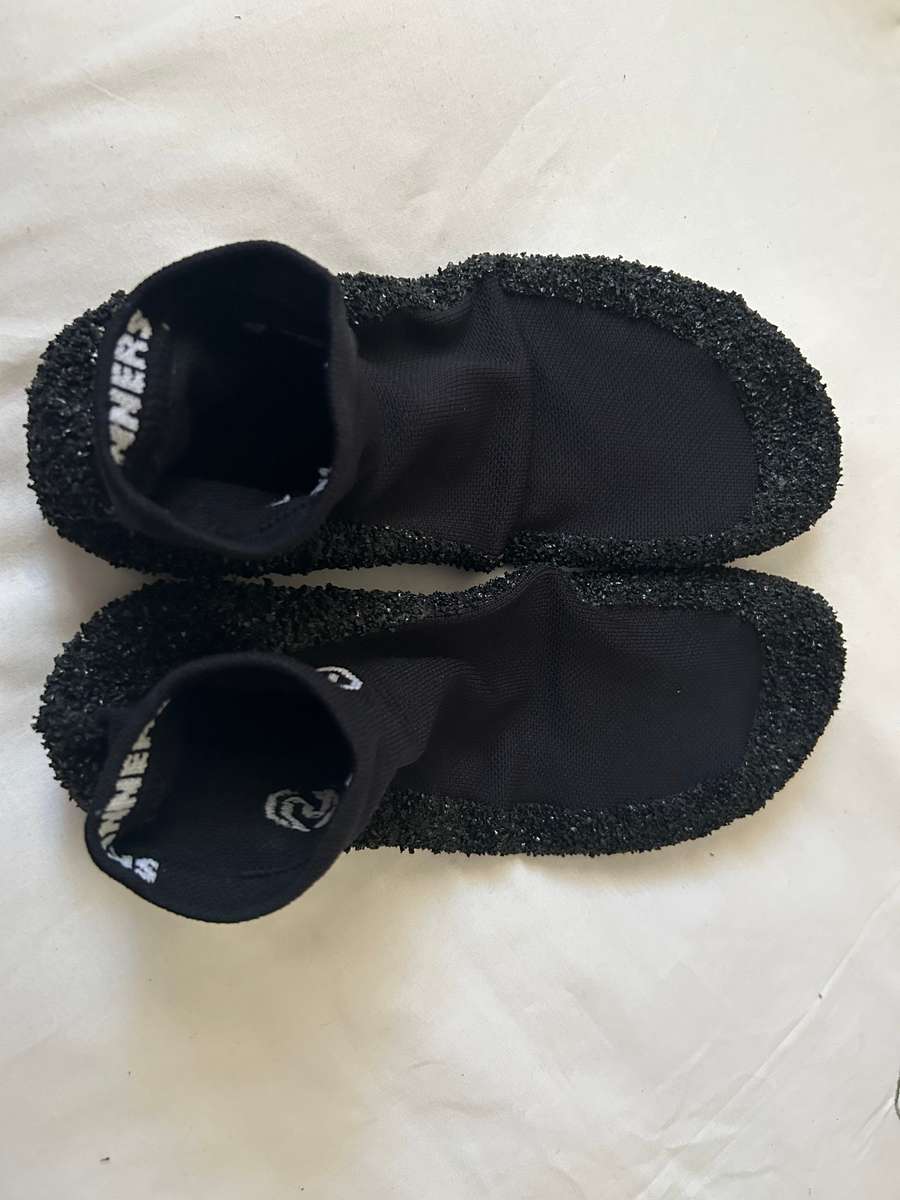 Skinners Sock Shoes Black 43-44 Large