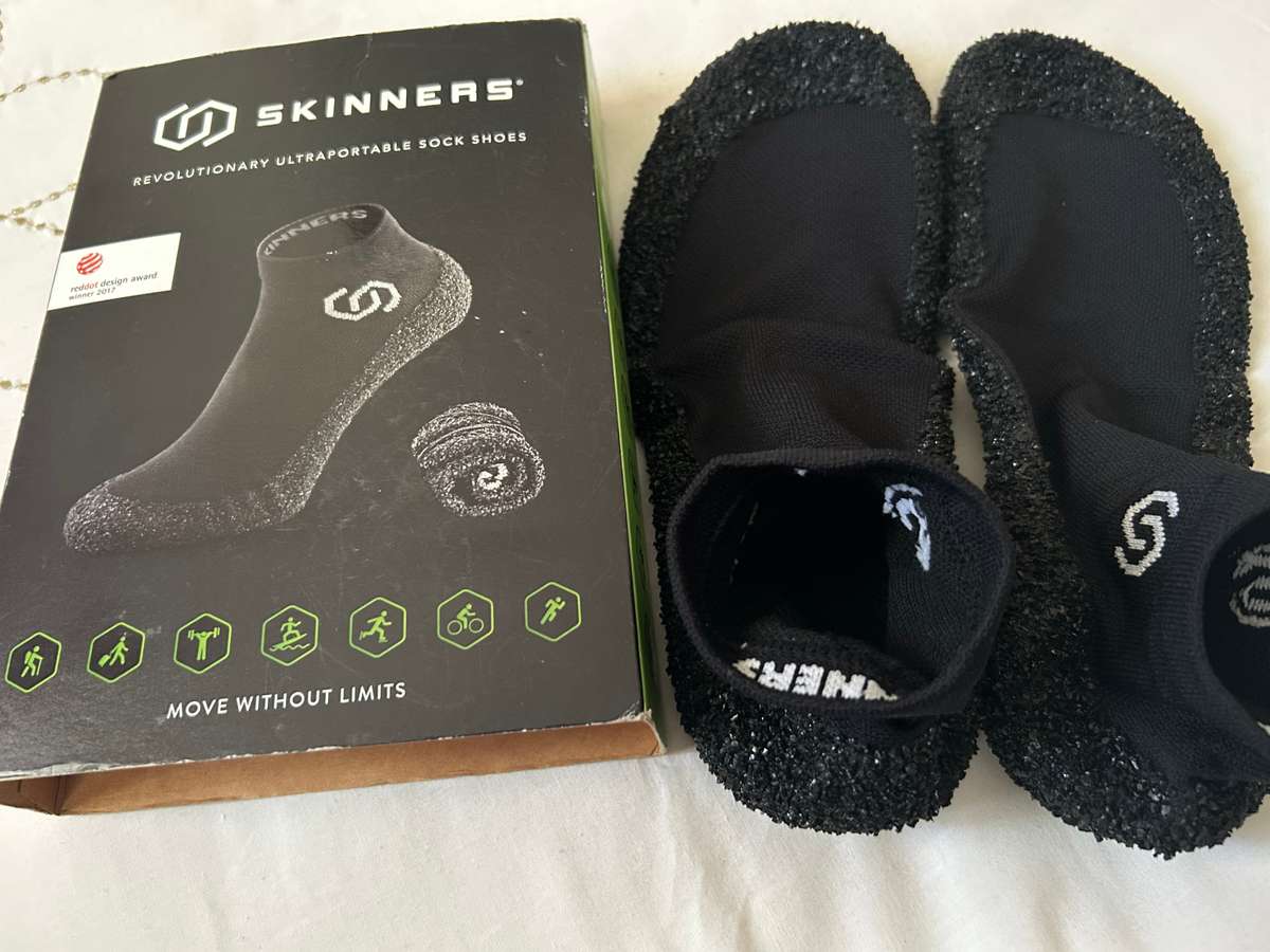 Skinners Sock Shoes Black 43-44 Large