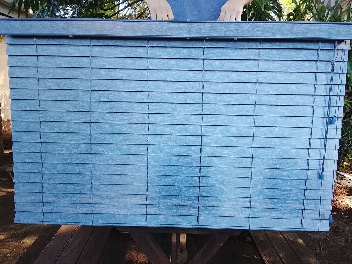 Aluminum blinds x 3