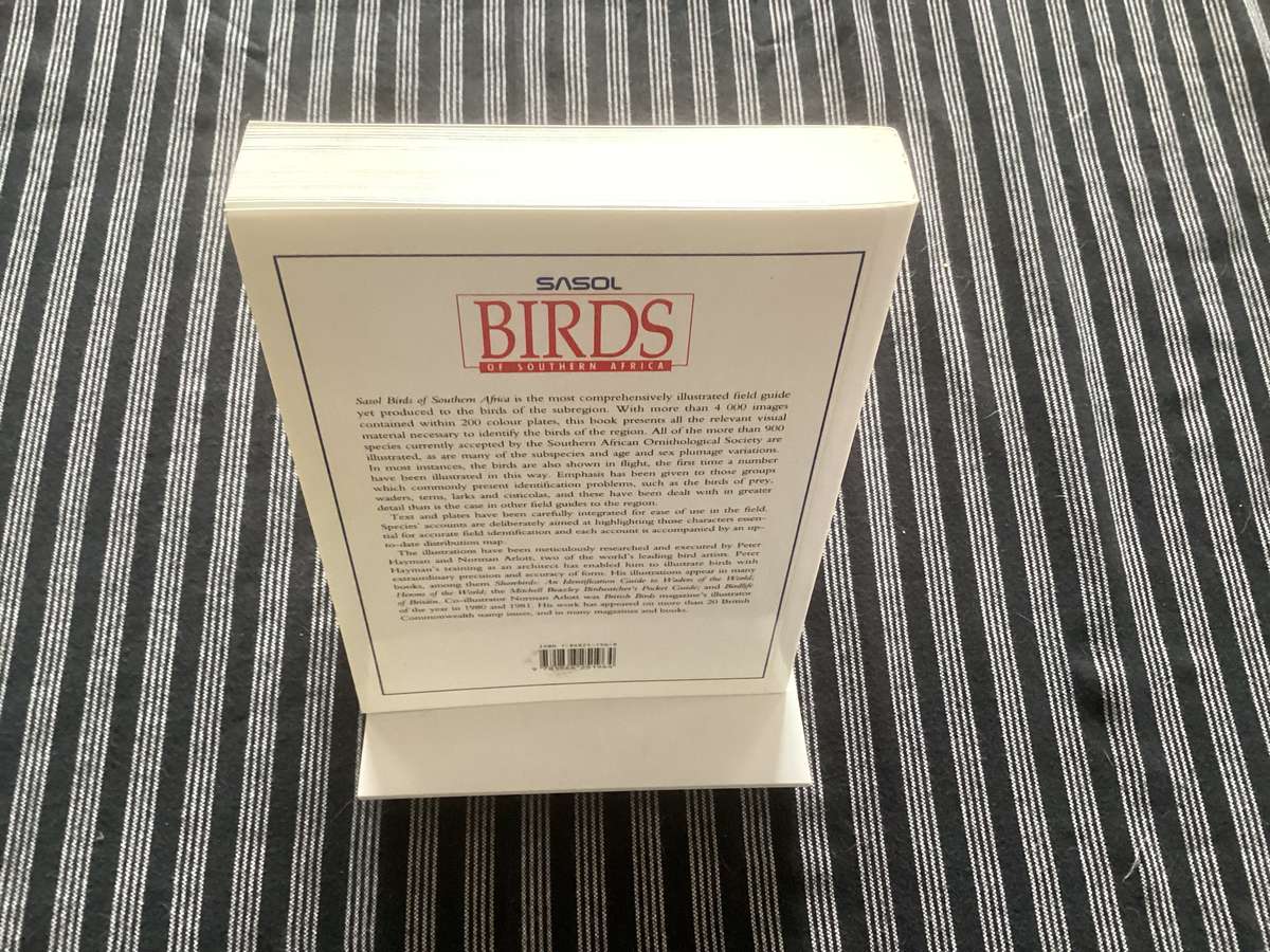 SASOL BIRDS of SOUTHERN AFRICA. Softcover in a new condition.