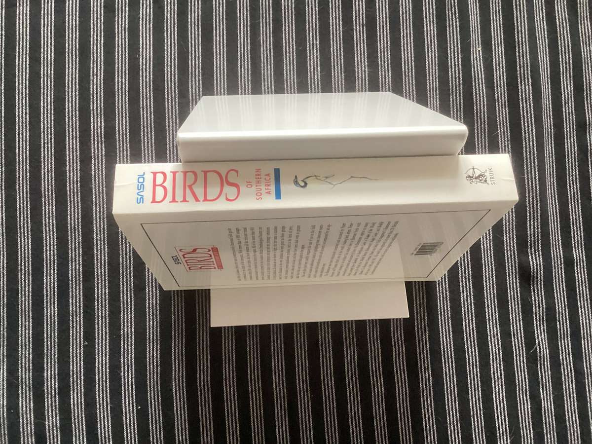 SASOL BIRDS of SOUTHERN AFRICA. Softcover in a new condition.