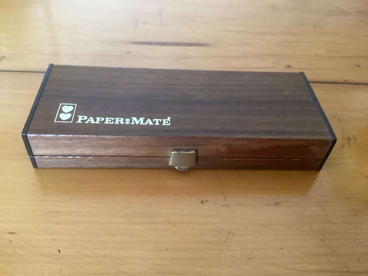 Papermate Brushed Gold Plated Double Heart Vintage Pen & Twist Pencil Set.