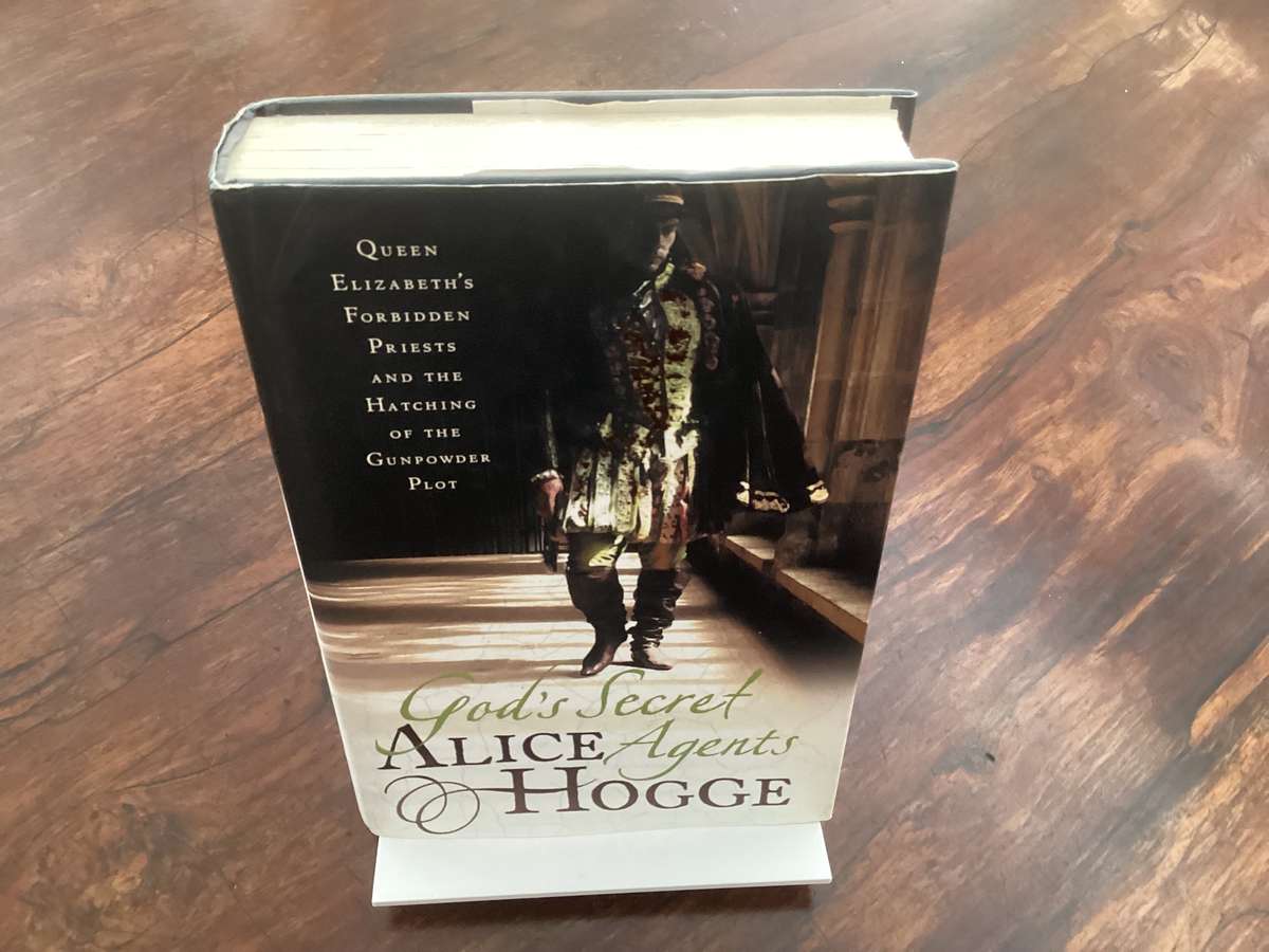 GODS SECRET AGENTS, by Alice Hogge. Queen Elizabeths forbidden priests. Hardcover.