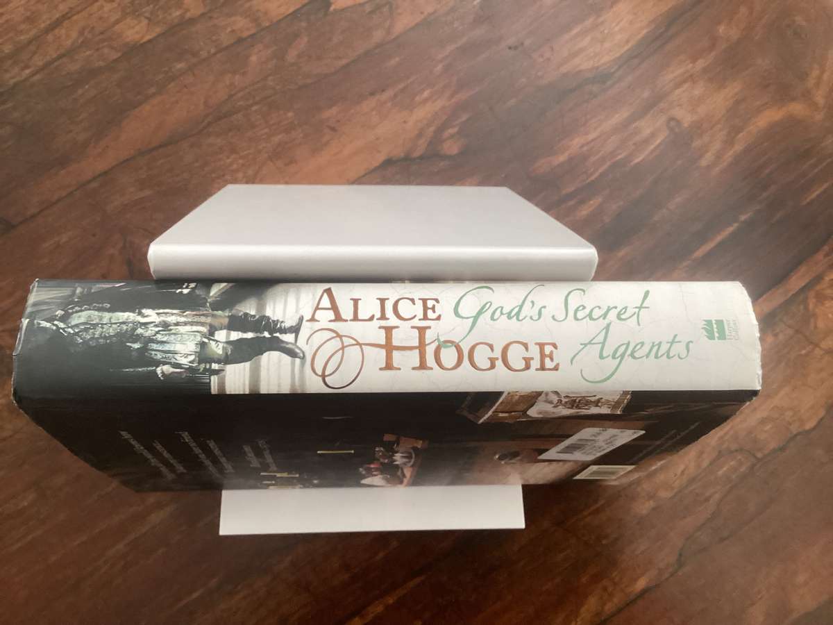 GODS SECRET AGENTS, by Alice Hogge. Queen Elizabeths forbidden priests. Hardcover.