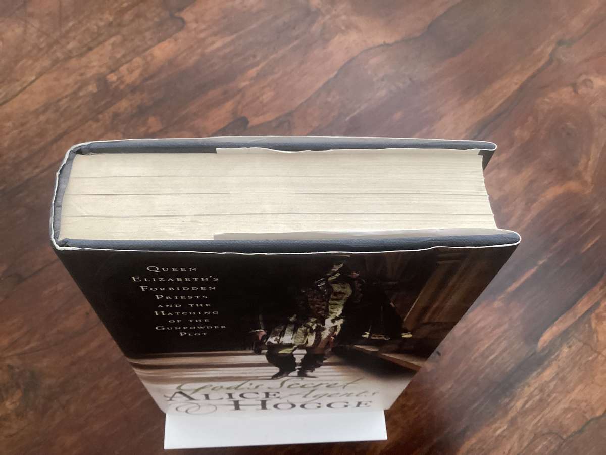 GODS SECRET AGENTS, by Alice Hogge. Queen Elizabeths forbidden priests. Hardcover.