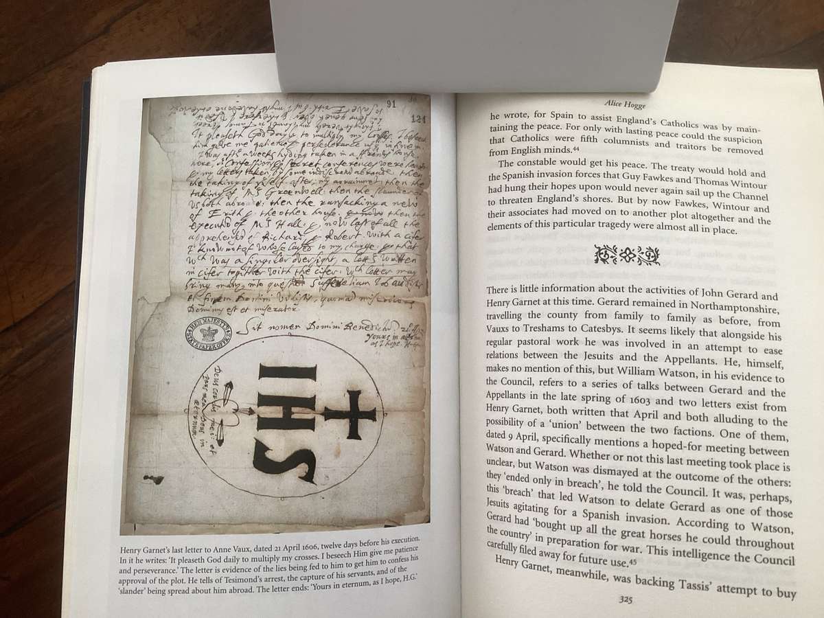 GODS SECRET AGENTS, by Alice Hogge. Queen Elizabeths forbidden priests. Hardcover.