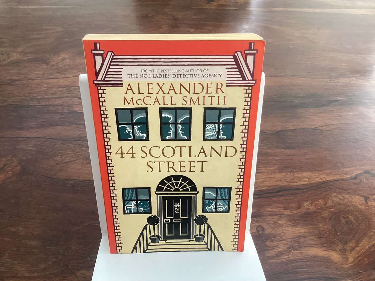 44 SCOTLAND STREET, by Alexander McCall Smith. Paperback in VGood condition.