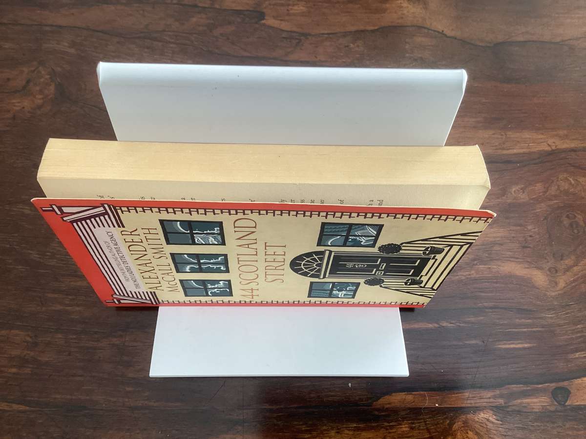 44 SCOTLAND STREET, by Alexander McCall Smith. Paperback in VGood condition.