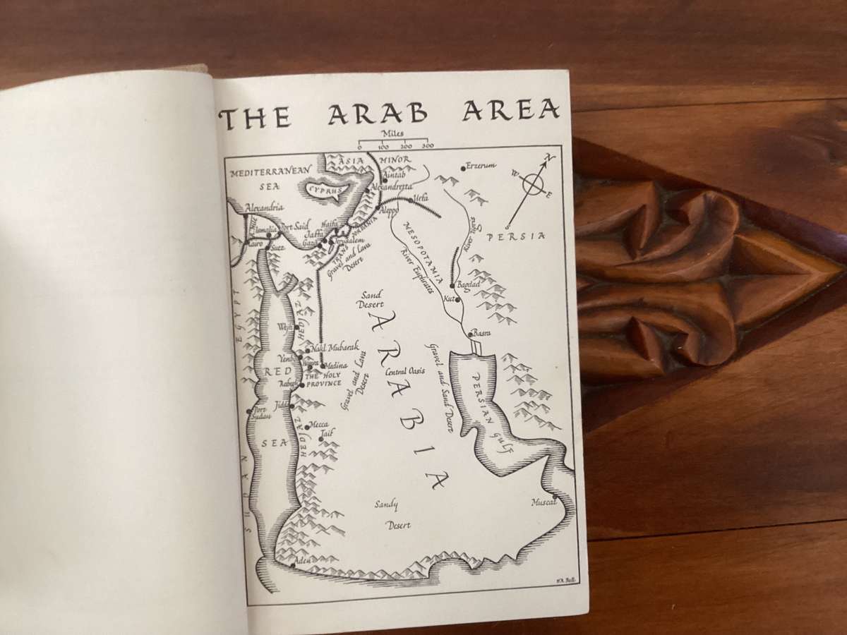 Lawrence And The Arabs. 1934 collectors concise edition. Robert Graves. Hardcover.