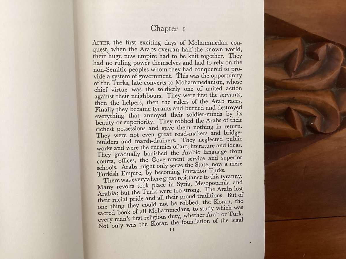 Lawrence And The Arabs. 1934 collectors concise edition. Robert Graves. Hardcover.