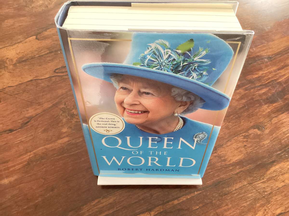 Queen of The World. Hardcover (578 pages), in excellent condition.