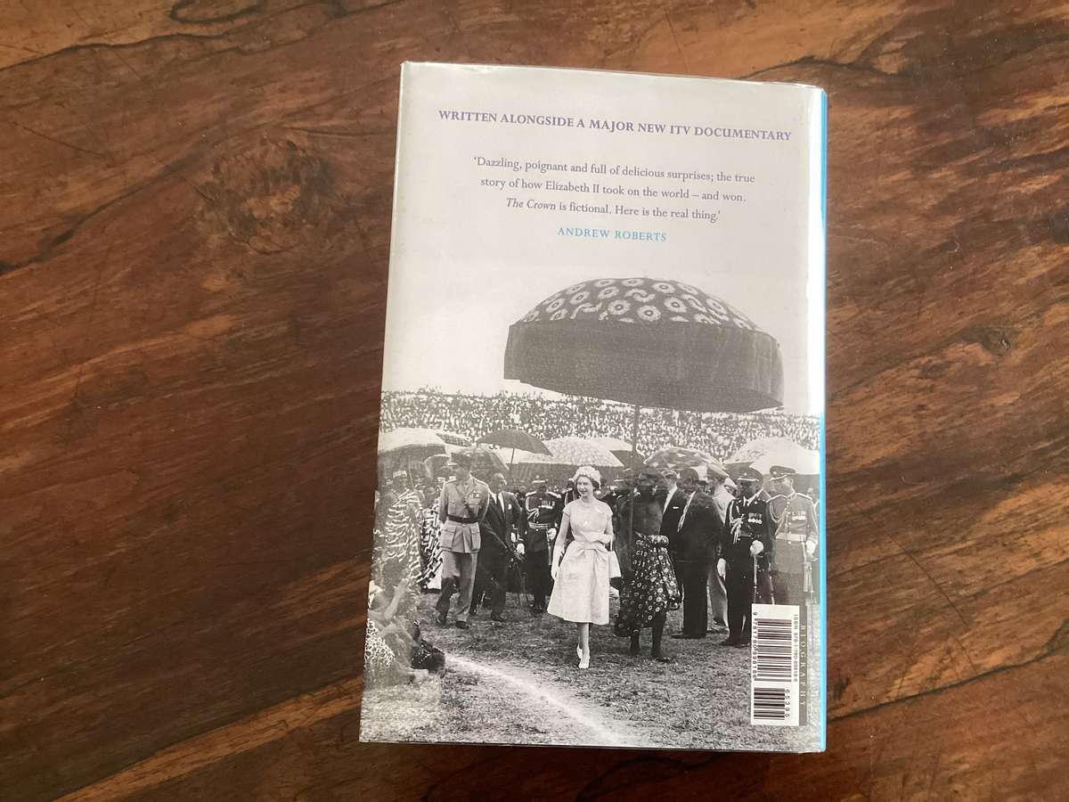 Queen of The World. Hardcover (578 pages), in excellent condition.