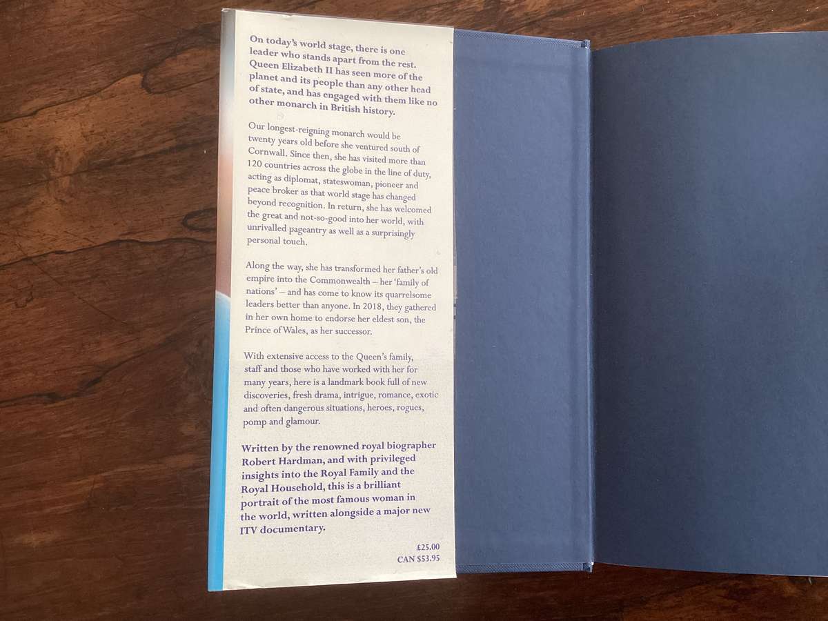 Queen of The World. Hardcover (578 pages), in excellent condition.