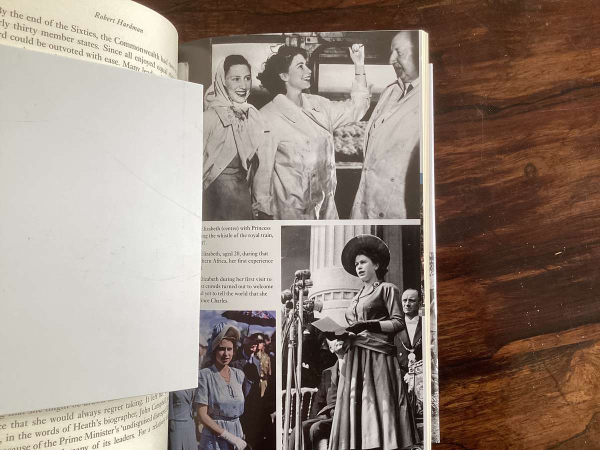 Queen of The World. Hardcover (578 pages), in excellent condition.