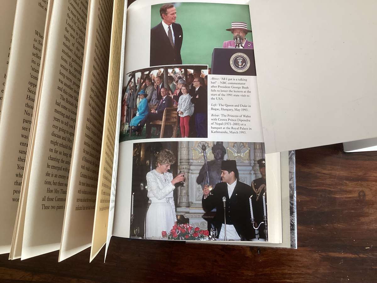 Queen of The World. Hardcover (578 pages), in excellent condition.