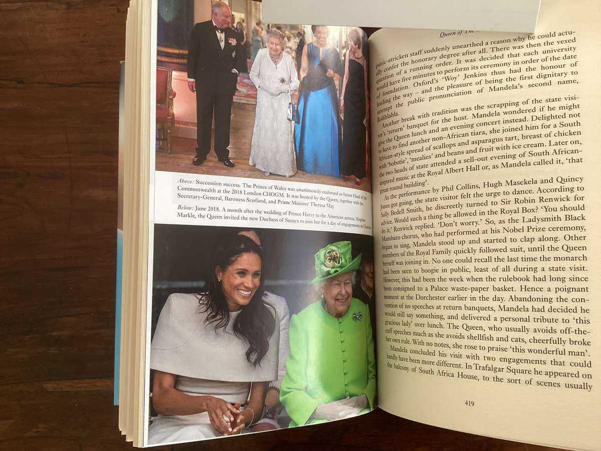 Queen of The World. Hardcover (578 pages), in excellent condition.