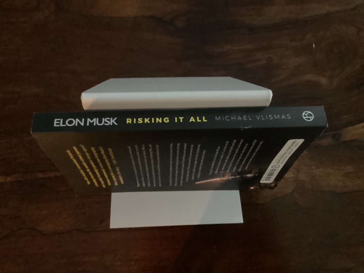 ELON MUSK Risking it all (2022), by Michael Vlismas. Paperback in V Good condition.