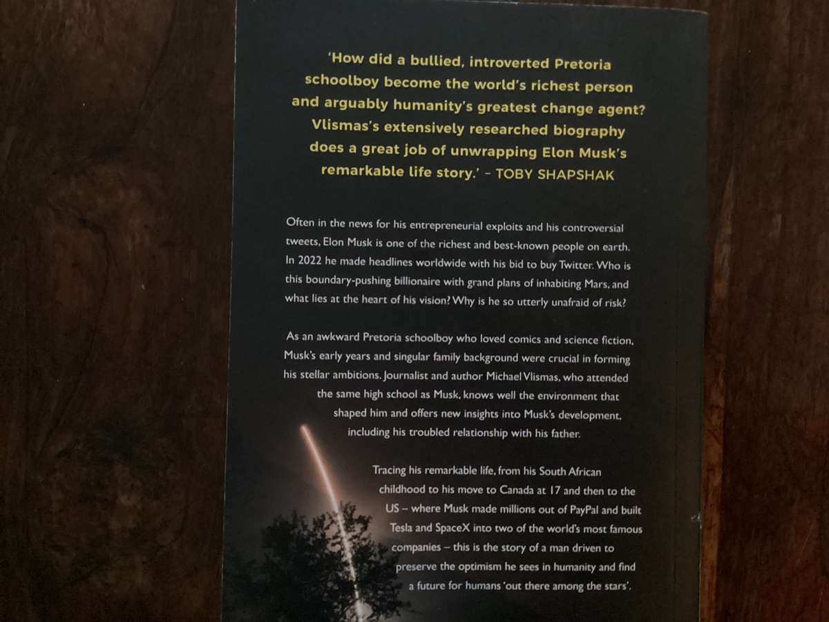 ELON MUSK Risking it all (2022), by Michael Vlismas. Paperback in V Good condition.