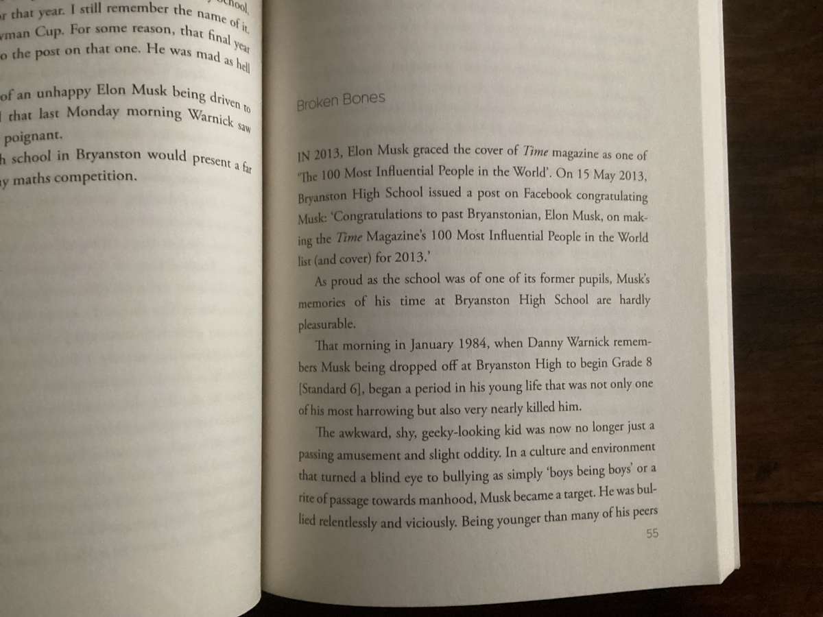 ELON MUSK Risking it all (2022), by Michael Vlismas. Paperback in V Good condition.