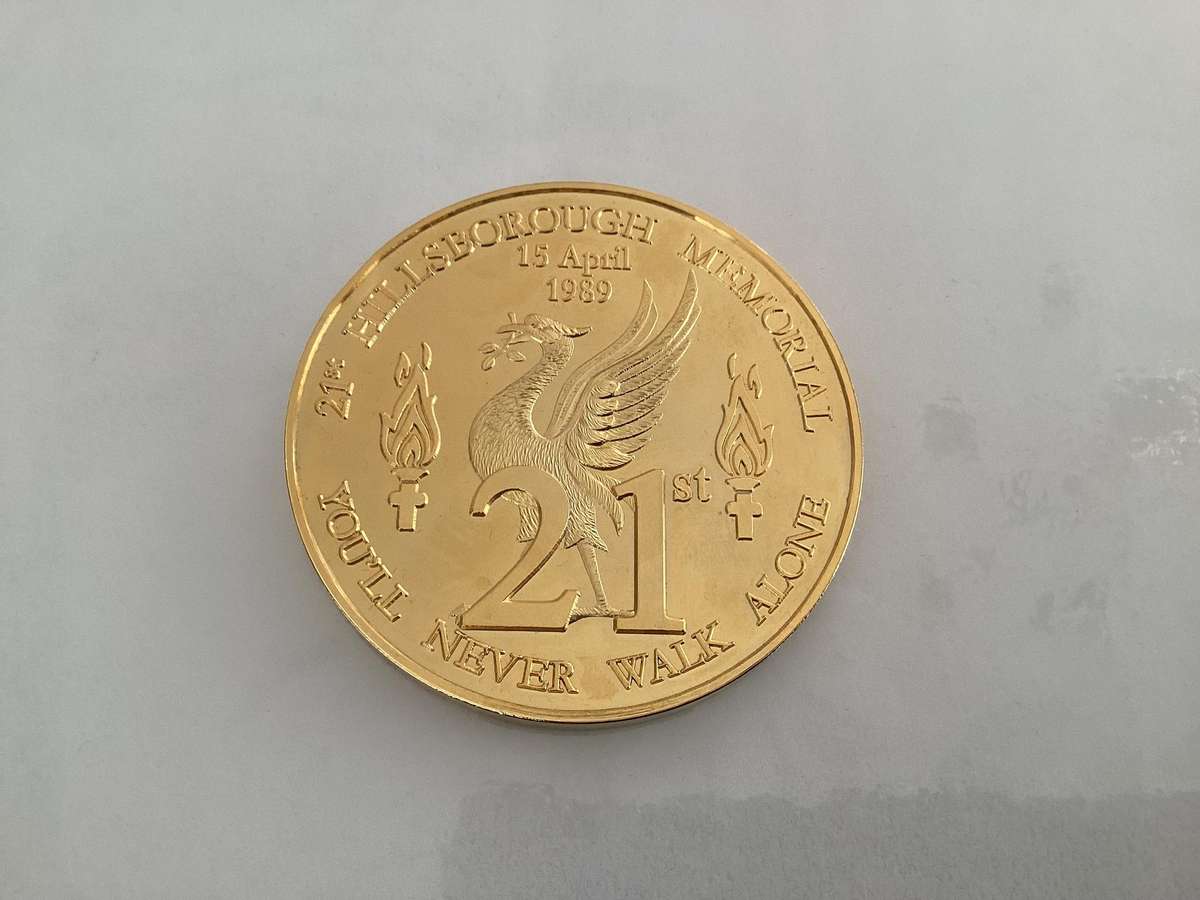 LIVERPOOL FC. 21st anniversary commemorative medal  (dedicated to the 96).