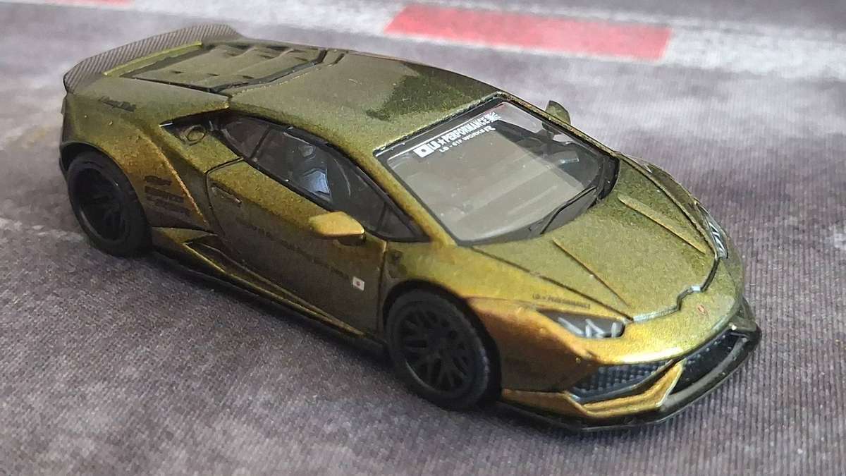 MiniGT Lamborghini Huracan. LBWK. Magic Bronze.  Scale 1/64