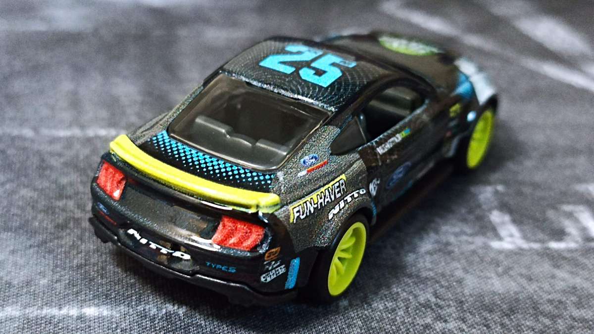 Hotwheels Premium Ford Mustang Spec 5 RTR Vaugh Gittin 1/64 scale