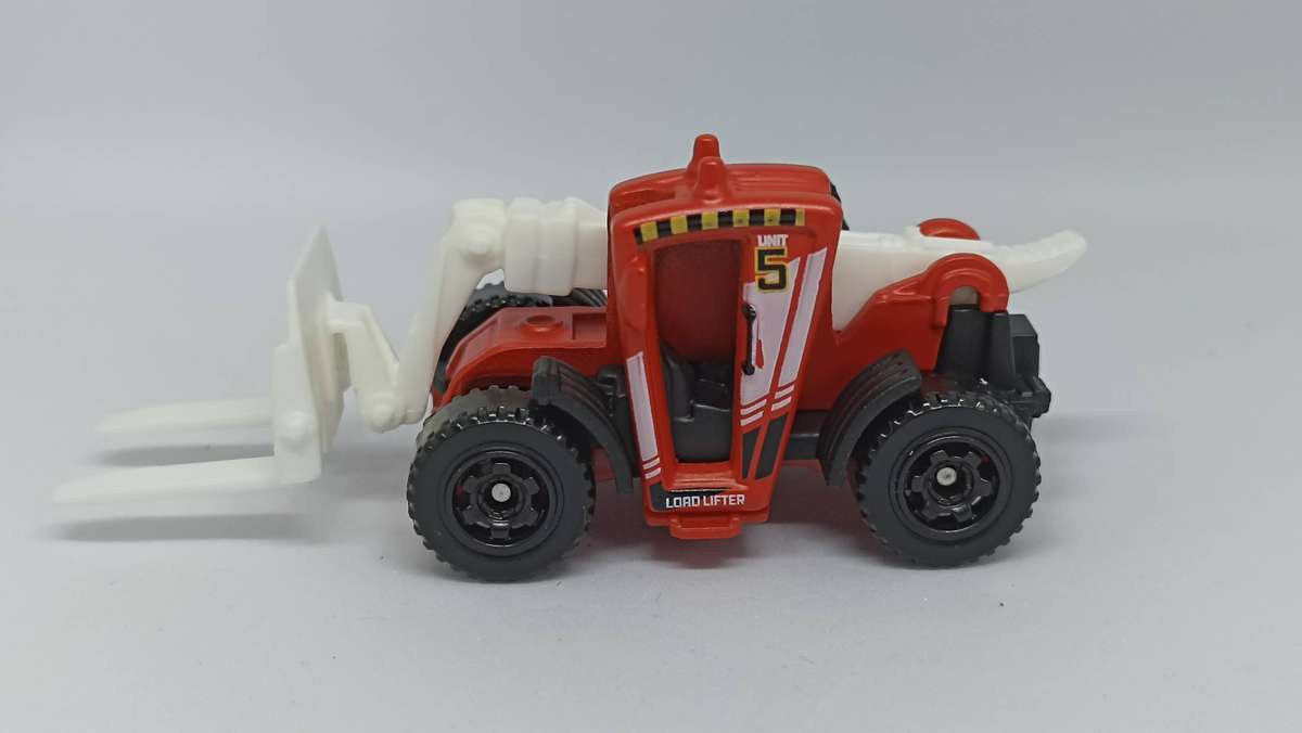 Simtec Falken Double Storey Dealership Diorama 1/64 scale with some free cars