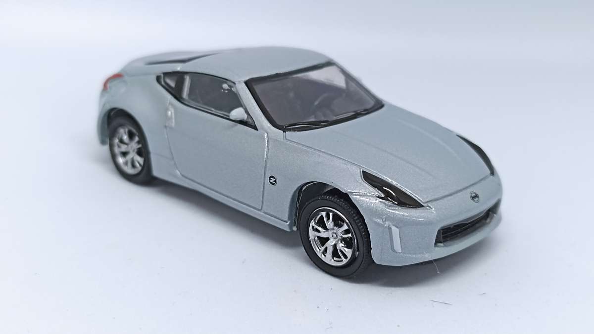 Simtec Falken Double Storey Dealership Diorama 1/64 scale with some free cars