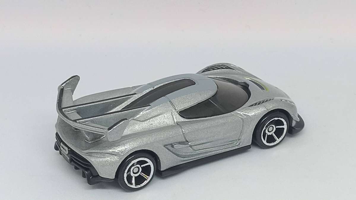 Koenigsegg Jesko Hot Wheels 1/64 scale